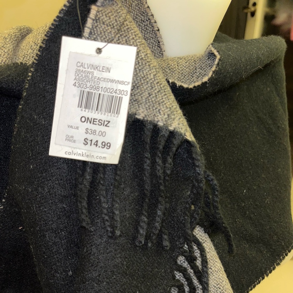 Calvin Klein Scarf nwt - Picture 15 of 15